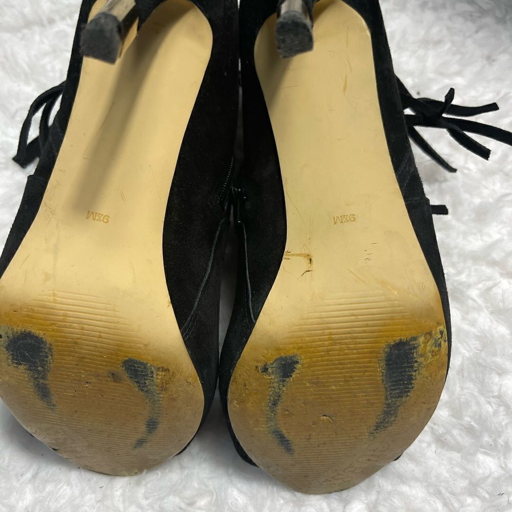 Guess Aziz black suede fringe ankle boots peep toe gold tone accent SZ9.5 - Picture 10 of 10